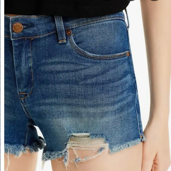 BlankNYC The Astor Distressed Cut Off- 27 - Picture 4 of 6